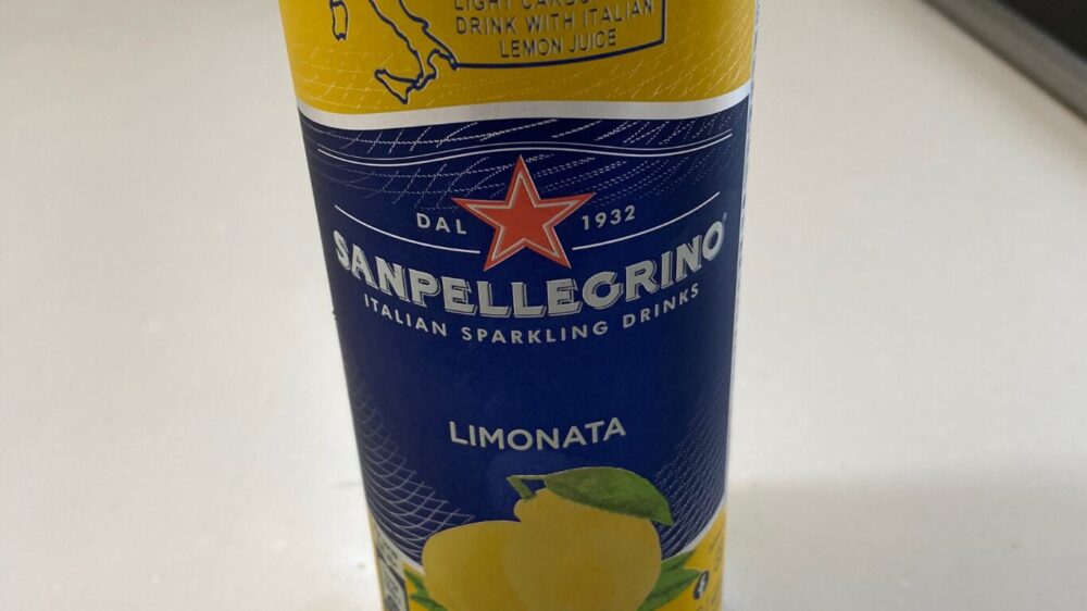 オイシックスのイタリアンスパークリング「リモナータ(レモン)」の外装パッケージ