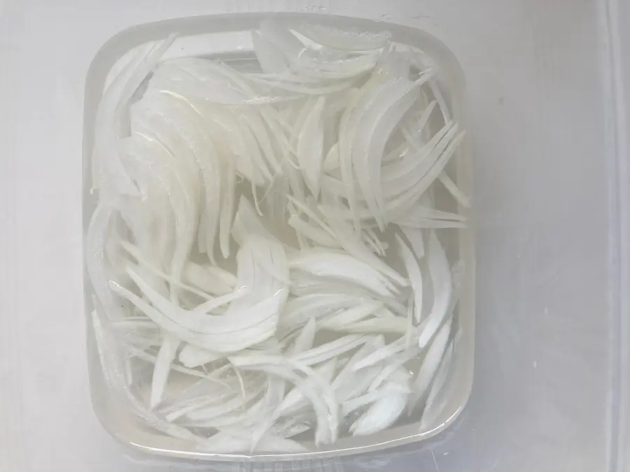 新玉ねぎ水にさらした画像