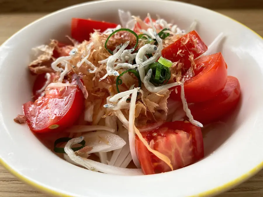 新玉ねぎとトマトのサラダ