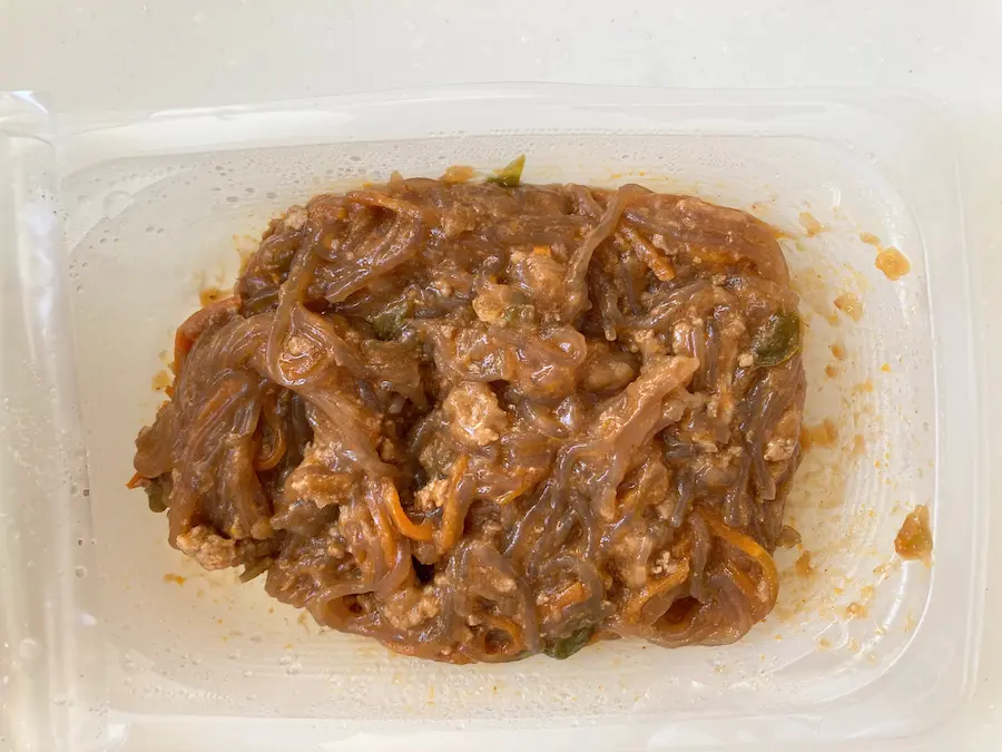 ヘルシー麻婆こんにゃくの中身。白滝を使った低カロリーの副菜